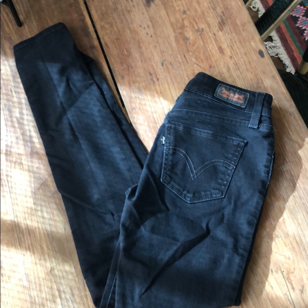 Size 25 Black Levi’s